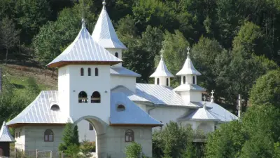 Mănăstirea Orlat, Sibiu. Obște tânără în Mărginime, așezată între livezi și tradiții. — Hram!