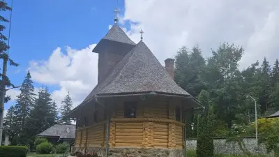 Schitul Păltiniș, Sibiu - biserica de lemn care veghează mormântul lui Constantin Noica — Hram!