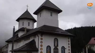 Mănăstirea Broșteni, Suceava. Loc de rugăciune la poalele munților, în lumina neo-bizantină a frescelor — Hram!