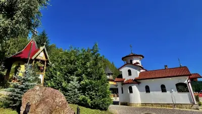Mănăstirea Mestecăniș, Suceava. Ridicare nouă în mijlocul pădurilor, cu duh de sihăstrie.