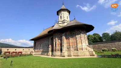 Mănăstirea Moldovița – Vatra Moldoviței, Suceava. Faimoasă pentru fresca exterioară și eleganța arhitecturii moldovenești.