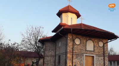 Mănăstirea Sfânta Ecaterina, Tătărăștii de Sus, Teleorman. Incintă cu ziduri de peste 7 metri înălțime, înnobilată de noua vatră monahală.