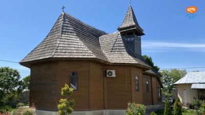 Mănăstirea Sfântul Nicolae, Măcin, Tulcea - biserica de lemn și mica obște de maici