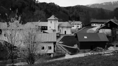Mănăstirea Sărăcinești, Vâlcea - vatră monahală atestată în 1437