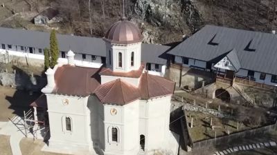 Mănăstirea Stânișoara, Vâlcea - vechea sihăstrie Nucet din Munții Cozia