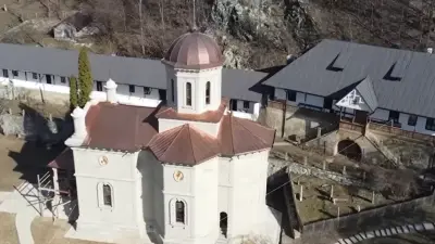 Mănăstirea Stânișoara, Vâlcea - vechea sihăstrie Nucet din Munții Cozia