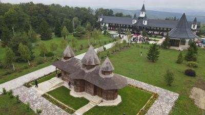 Mănăstirea Mălinești, Vaslui - cu biserica de stejar din 1826