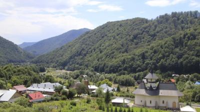 Mănăstirea Lepșa, Vrancea - cu biserica de lemn, monument istoric