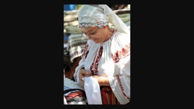 Stana Georgescu Apostu – păstrătoare a cusăturilor populare din Vintileasca, Vrancea