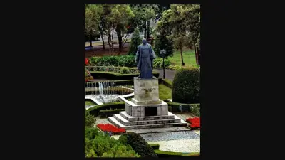 Statuia lui Vasile Lucaciu din Satu Mare, Piața Libertății Statuia lui Vasile Lucaciu din Satu Mare, Piața Libertății
