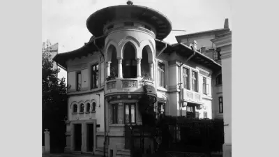 Casa cu pălărie din București, Intrarea Spătarului 
