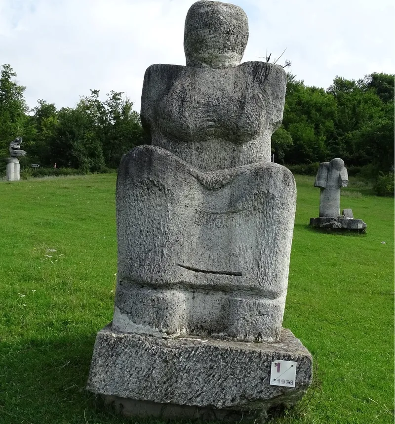 Vera BARKOCSI, sculptor