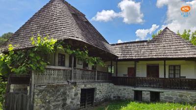 Casa Dascălu Dumitru din Oteșani, Vâlcea (prima jumătate a secolului al XIX-lea)
