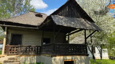 Arhitectura populară tradițională din zona Hușilor. Materiale, tehnici constructive și organizarea gospodăriei