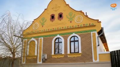 Ornamentul baroc în arhitectura populară din Banat. Evoluția frontonului țărănesc și simbolistica decorului