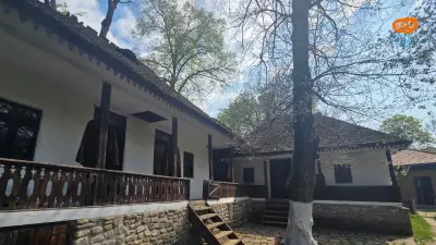 Arhitectura caselor tradiționale din Țara Loviștei și valea Topologului