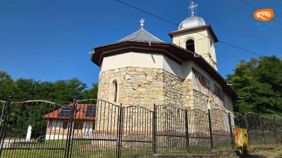 Biserica „Sfântul Gheorghe” - Olari din Câmpulung Muscel. Biserica breslei olarilor și pietrăria gotică provenită din vechiul Cloașter