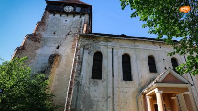 Biserica fortificată din Hamba – turnul romanic transformat în cetate