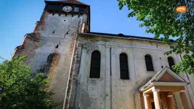 Biserica fortificată din Hamba – turnul romanic transformat în cetate
