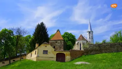 Biserica fortificată din Alțâna – bazilica romanică, cetatea cu zwinger și turnul neogotic