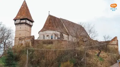 Biserica fortificată din Pelișor – zwingerul și zidul de apărare înalt de zece metri