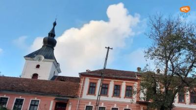 Biserica fortificată din Ticușu Vechi – incinta trapezoidală și biserica neoclasică