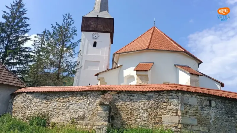 Biserica fortificată din Moldovenești