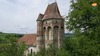 Biserica evanghelică fortificată din Buzd – altarul baroc și clopotul din 1510