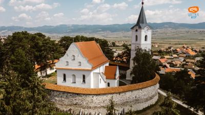 Biserica fortificată din Cârța – sanctuarul gotic și Calea Crucii din 1781
