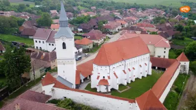 Biserica unitariană fortificată din Dârjiu – frescele Sfântului Ladislau și Cetatea Slăninilor