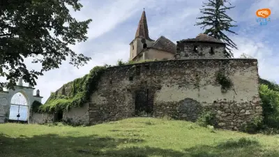 Biserica fortificată din Dobârca – arhitectură medievală, picturi murale și degradarea unui monument