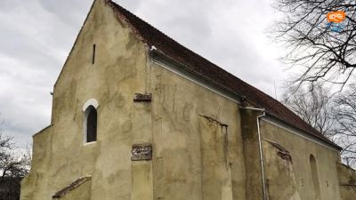 Biserica fortificată din Valea Lungă – tavanul casetat și cetatea celor șase turnuri