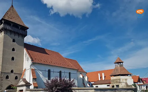 Biserica fortificată din Seleuș – turnul de poartă și clopotul medieval