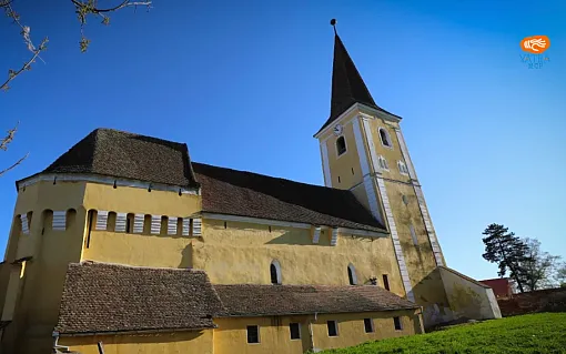 Biserica evanghelică din Șura Mare – turnul de vest, corul cu mașiculiuri și picturile tribunelor