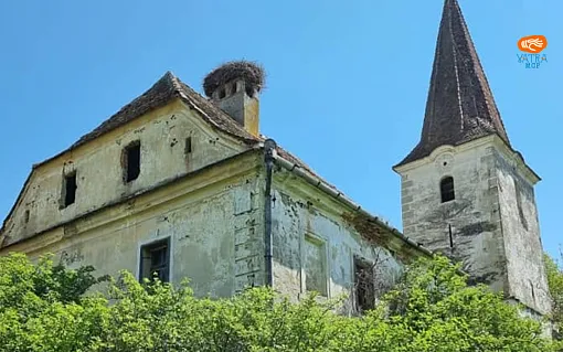 Biserica fortificată din Vărd – arhitectură romanică și urmele unei cetăți dispărute
