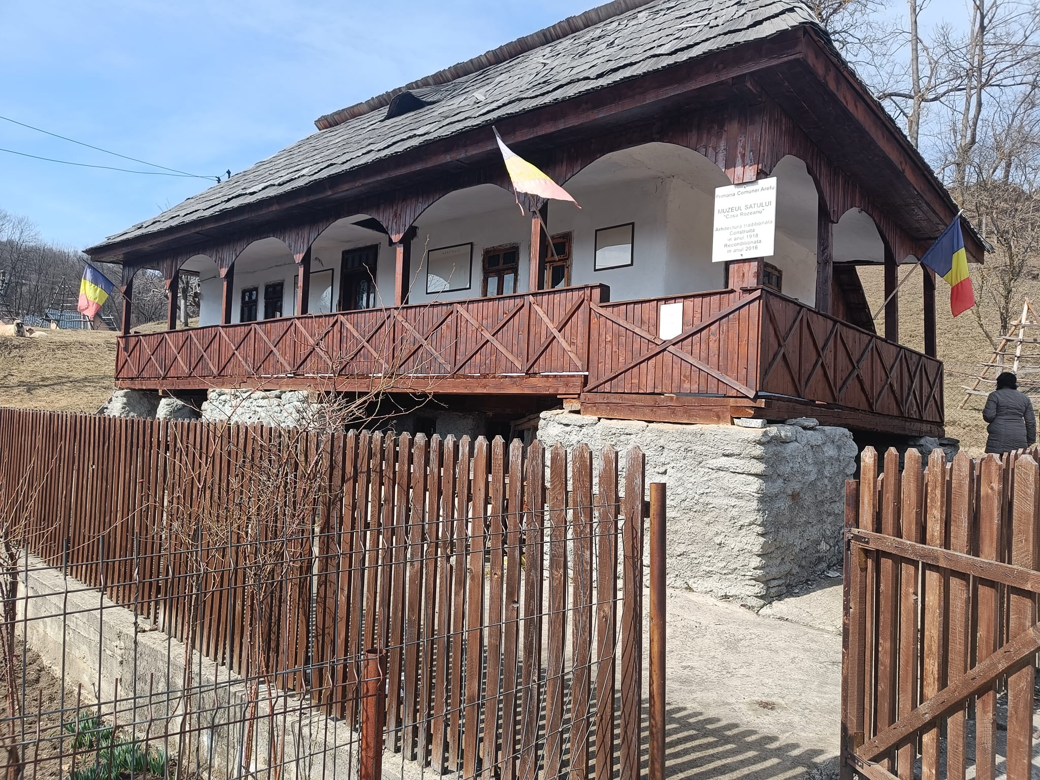 Muzeul Satului Casa Rozeanu, comuna Arefu, jud. Argeș