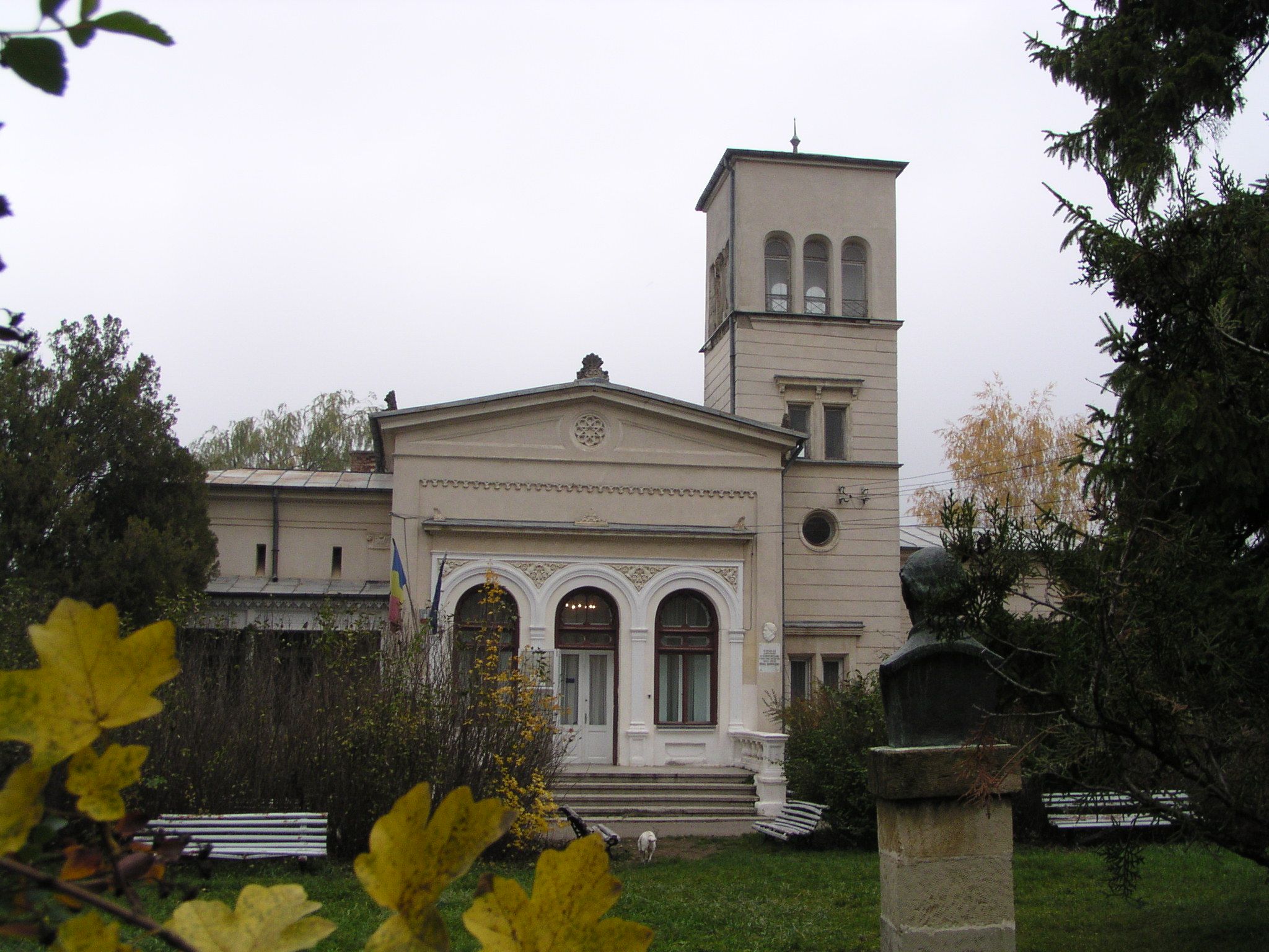 Muzeul Mihail Sadoveanu. Casa cu turn, Iași